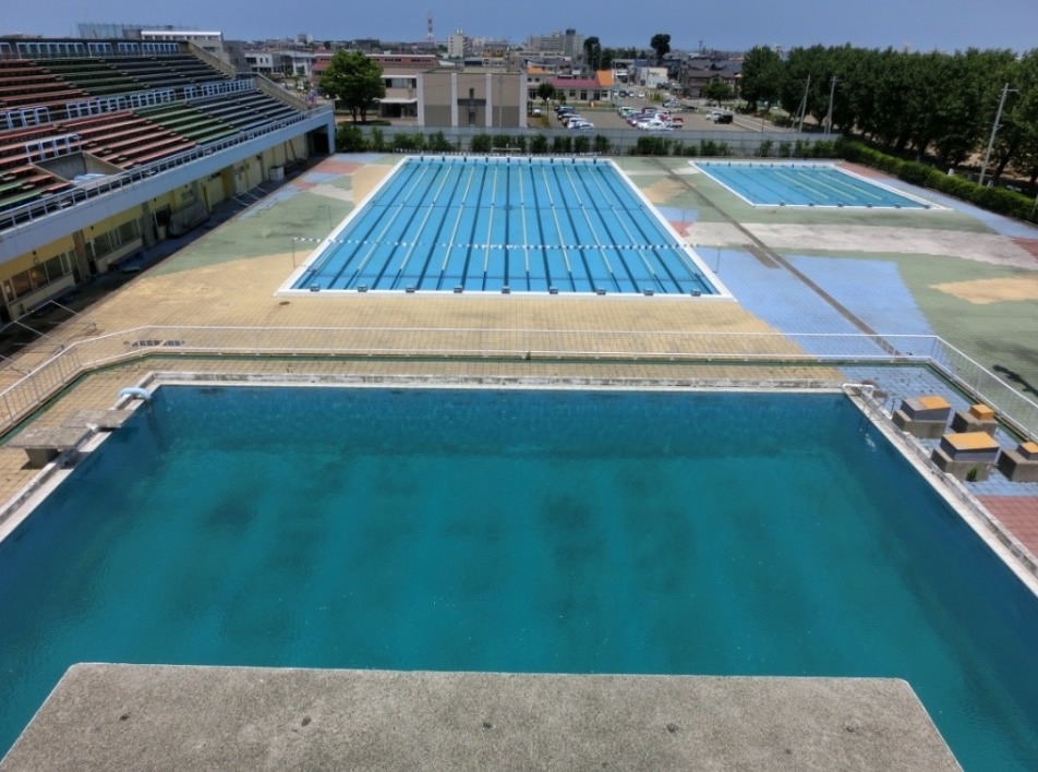 市民プール 夏季のみ リージョンプラザ上越 新潟県上越市のスポーツ レジャー 芸術文化活動を行う複合施設です